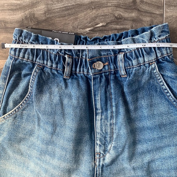 BDG pull-on highwaisted mom jeans from UO - Picture 4 of 9